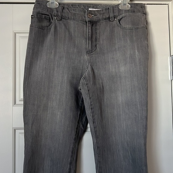 Chico’s‎ Platinum washed gray 5 pocket slim leg jeans Sz 8 short - Picture 3 of 9